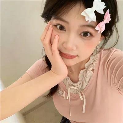 触碰的双手